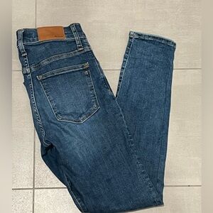 Madewell 9 in Mid-Rise Skinny 27 inseam. Size 24